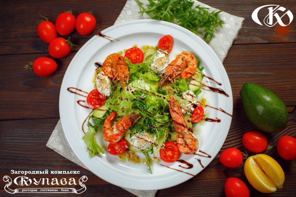 Rezept: Gemischter Salat mit Garnelen mit Honig-Balsamico-Dressing